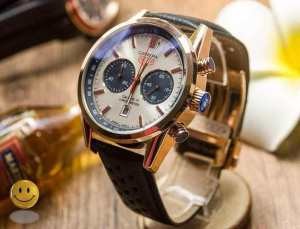 人気商品 2020 TAG HEUER タグホイヤー 3針クロノグラフ 日付表示 クオーツムーブメント 男性用腕時計 2色可選
