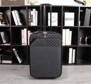 新作コレクションを見るLOUIS VUITTON スーツケース ルイ ヴィトン2020SSのトレンド商品