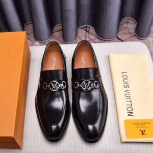 2020春夏のトレンド新商品 LOUIS VUITTON 抜け感のあるキレイめ ルイ ヴィトン 革靴