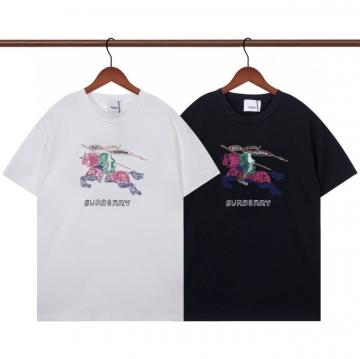 2025新作BURBERRY バーバリータイポグラフィTシャツ