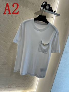 2025新作VALENTINO ヴァレンティノアーバンコアTシャツ
