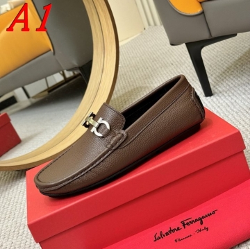 FERRAGAMO スニーカーアウトドア女子へ！迷彩柄で山コーデ