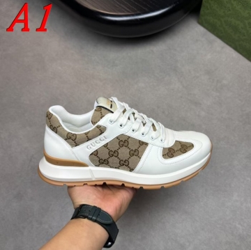 GUCCI スニーカークリスマス限定★ゴールドアクセントで華やかに