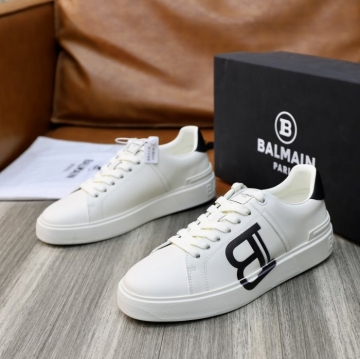 BALMAIN スニーカー【クリスマス企画】プレゼントに最適！褒められるおしゃれ...