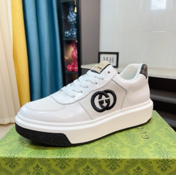 GUCCI スニーカー夏のサンダル代わり！オープンエア感覚スニーカー  