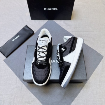 CHANEL スニーカー通学女子に人気！軽やかピンクシューズ