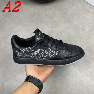 GIVENCHY スニーカー【春夏新作】透明感デザインで涼やかコーデ  
