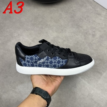 GIVENCHY スニーカー【春夏新作】透明感デザインで涼やかコーデ  