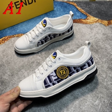 FENDI スニーカー学生に人気！学校生活に合うカジュアルデザイン