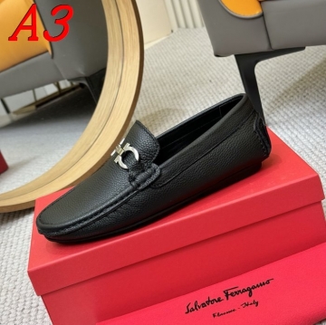 FERRAGAMO スニーカーアウトドア女子へ！迷彩柄で山コーデ  