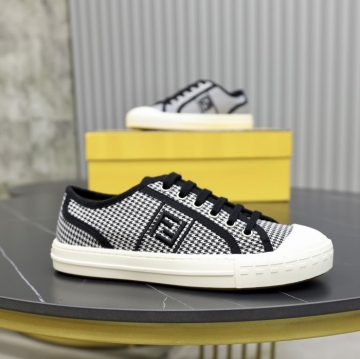 FENDI スニーカー通勤男子必見！疲れ知らずのビジネスシューズ