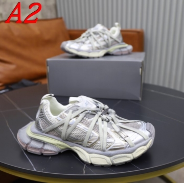 BALENCIAGAスニーカー【新作先行】モダンでシック！通勤用疲れ知らず  