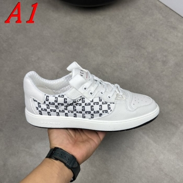GIVENCHY スニーカー【春夏新作】透明感デザインで涼やかコーデ