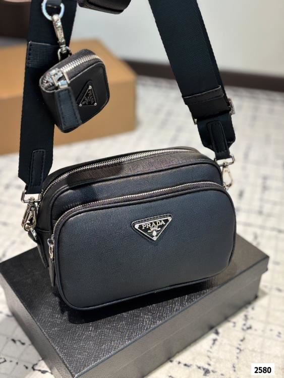 2025 未使用 ショルダーバッグ/ショルダーバッグ PRADA  プラダ   20CM