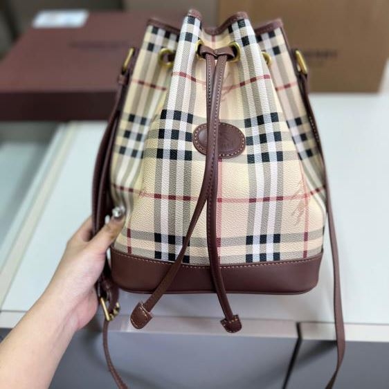 2025 シンプル ハンドバッグ BURBERRY  バーバリー   21CM