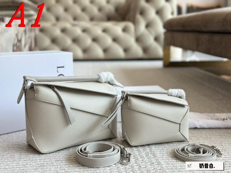2025 シック ショルダーバッグ/ハンドバッグ LOEWE  ロエベ   18CM/24CM