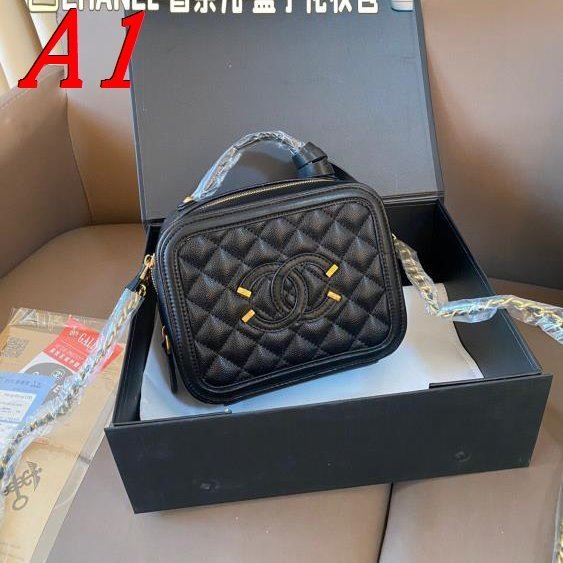 2025 実用的 ショルダーバッグ/ハンドバッグ CHANEL  シャネル   19CM