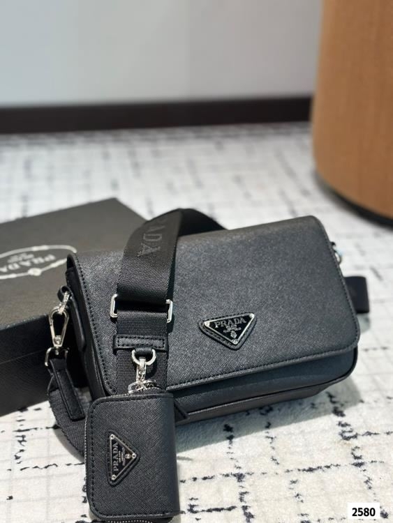 2025 コレクターズアイテム ショルダーバッグ/ショルダーバッグ PRADA  プラダ   22CM
