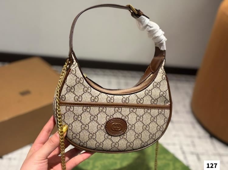 2025 ミニマル わきの下包み GUCCI  グッチ   22CM