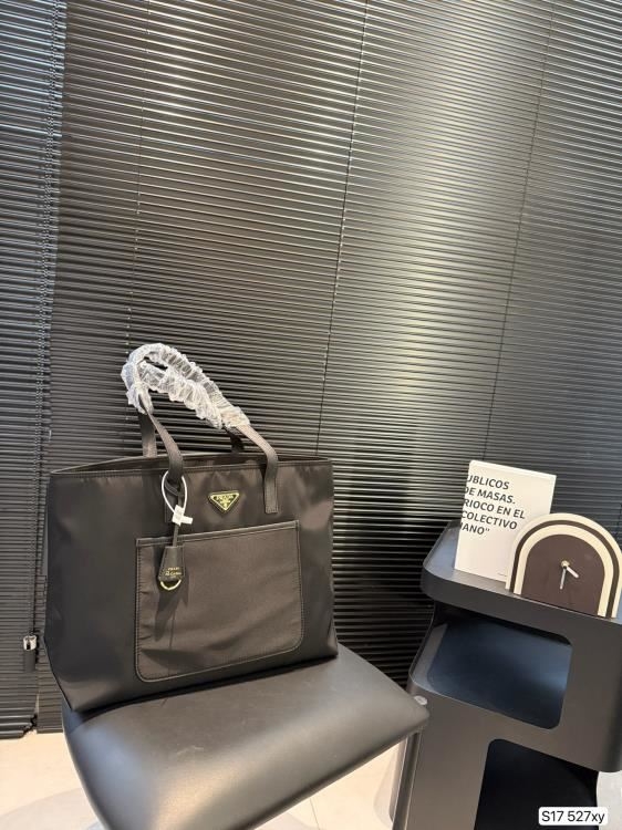2025 ロゴ入り トートバッグ PRADA  プラダ   39CM
