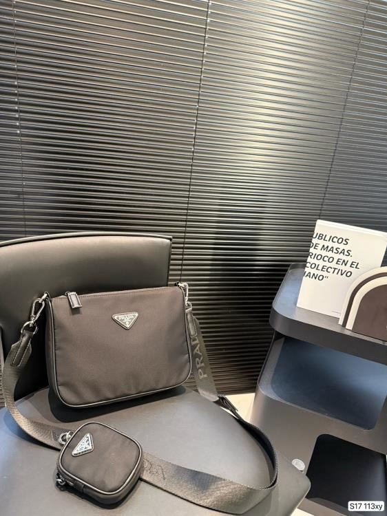 2025 細部まで行き届いた ショルダーバッグ/ショルダーバッグ PRADA  プラダ   24CM