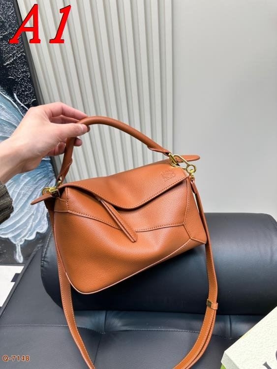 2025 ワクワクする ショルダーバッグ/ハンドバッグ LOEWE  ロエベ   25CM/18CM