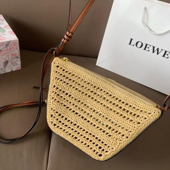 2025 特別感がある ショルダーバッグ/ショルダーバッグ LOEWE  ロエベ   18CM