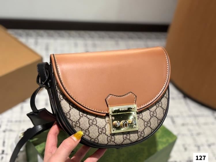2025 エスニック ショルダーバッグ/ショルダーバッグ GUCCI  グッチ   12CM