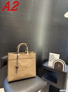 2025 ナチュラル ショルダーバッグ/ハンドバッグ FENDI  フェンデイ   35CM