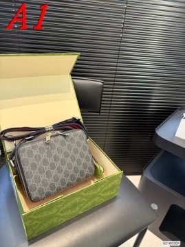 2025 きれい カメラバッグ GUCCI  グッチ   19CM