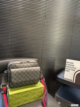 2025 未使用 ショルダーバッグ/ショルダーバッグ GUCCI  グッチ   24CM