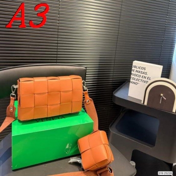 2025 ナチュラル ショルダーバッグ BOTTEGA VENETA ボッテガヴェネタ   22CM