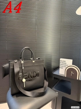 2025 ナチュラル ショルダーバッグ/ハンドバッグ FENDI  フェンデイ   35CM