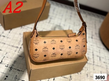 2025 プレイフル ショルダーバッグ/ショルダーバッグ MCM  エムシーエム   26CM