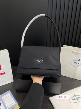 2025 洗練された わきの下包み PRADA  プラダ   27CM