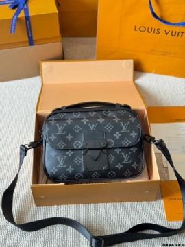 2025 ロゴ入り ショルダーバッグ/ショルダーバッグ LOUIS VUITTON  ルイヴィトン   25CM