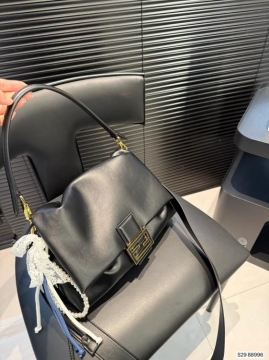 2025 大人っぽい ショルダーバッグ/ハンドバッグ FENDI  フェンデイ ...