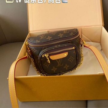 2025 丁寧に作られた チェストパック  LOUIS VUITTON  ルイヴィトン   18CM