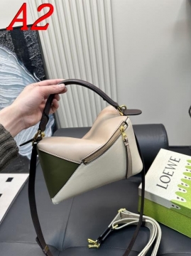 2025 ワクワクする ショルダーバッグ/ハンドバッグ LOEWE  ロエベ   25CM/18CM