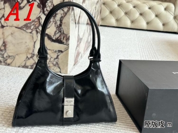 2025 シンプル わきの下包み PRADA  プラダ   32CM