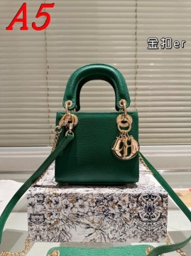 2025 完成度が高い ショルダーバッグ/ハンドバッグ DIOR  ディオール   18CM