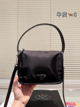 2025 上品 ショルダーバッグ/ハンドバッグ PRADA  プラダ   20C...