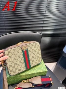 2025 快適 ショルダーバッグ/ショルダーバッグ GUCCI  グッチ   24CM