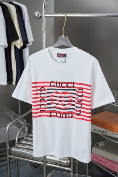 GUCCIグッチ 2025新作   ラウンドネック 半袖Tシャツ   ステートメ...