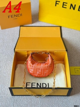2025 クラシック ショルダーバッグ/ハンドバッグ FENDI  フェンデイ   18CM