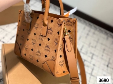 2025 使いやすい ショルダーバッグ/ハンドバッグ MCM  エムシーエム   24CM
