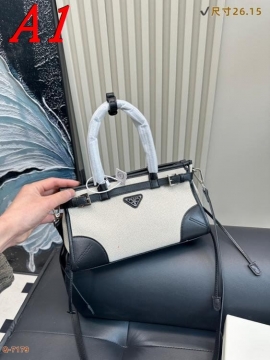 2025 愛おしい ショルダーバッグ/ハンドバッグ PRADA  プラダ   2...