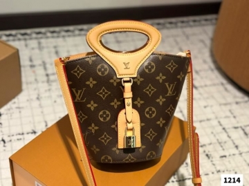 2025 高級感がある ショルダーバッグ/ハンドバッグ LOUIS VUITTON  ルイヴィトン   12CM