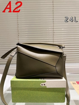 2025 憧れの ショルダーバッグ/ハンドバッグ LOEWE  ロエベ   24CM