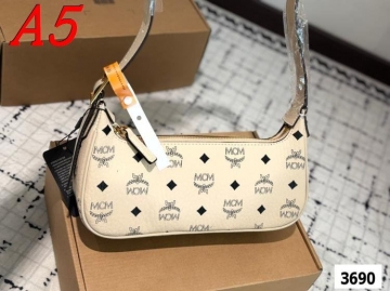 2025 プレイフル ショルダーバッグ/ショルダーバッグ MCM  エムシーエム   26CM